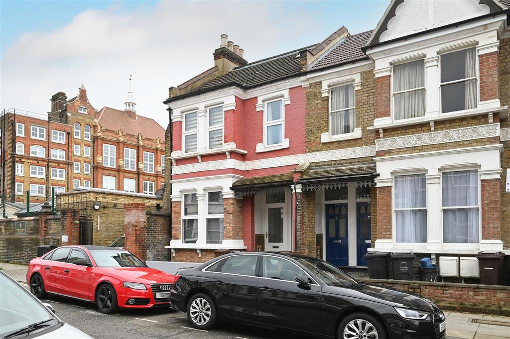 Princess May Road, N16 3 bed flat - £675,000