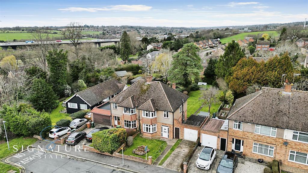 Gallows Hill Lane, Abbots Langley 3 bed semidetached house £670,000