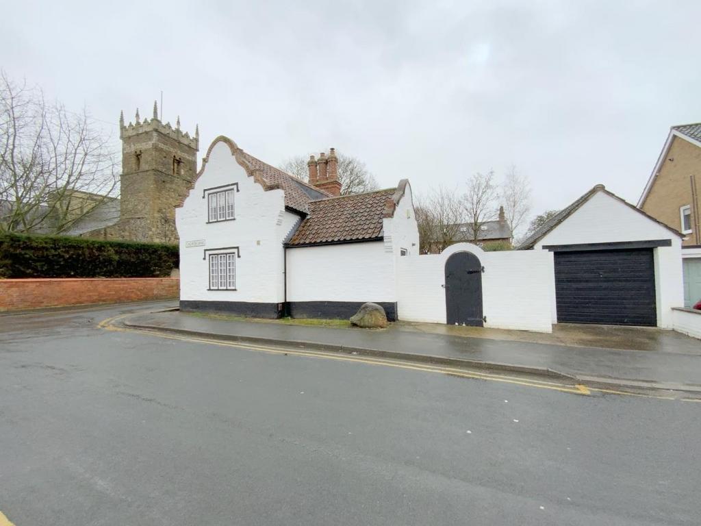 Church Lane, Old Clee, Grimsby 3 bed detached house for sale £269,950