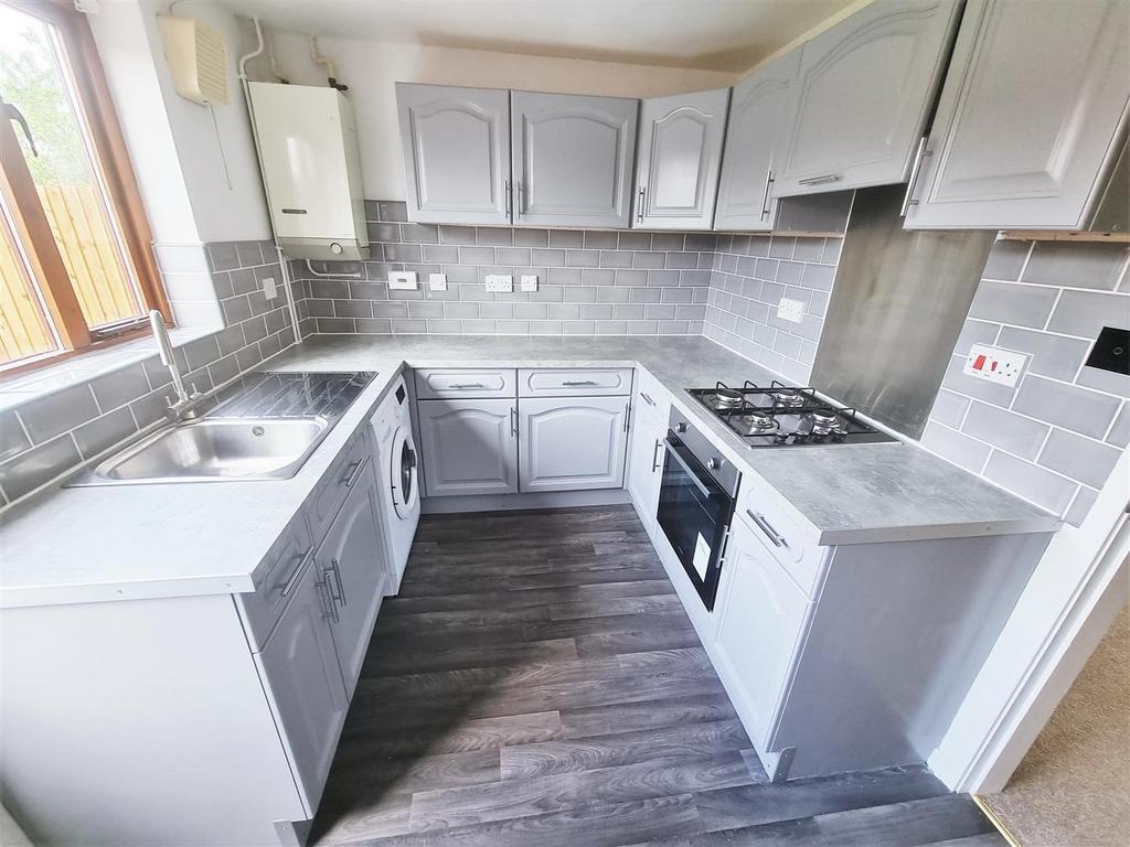 Lay Gardens, Radford Semele... 2 bed end of terrace house £925 pcm (£