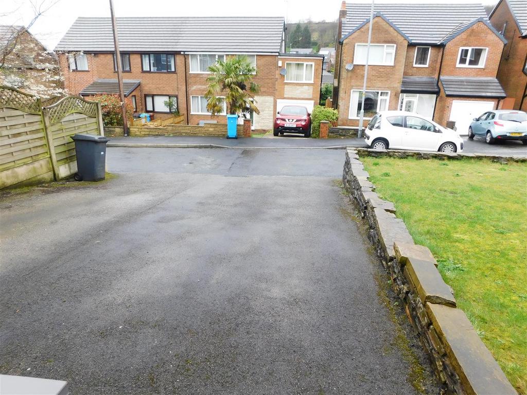 Brookside Avenue, Grotton... 3 bed semidetached house £1,200 pcm (£