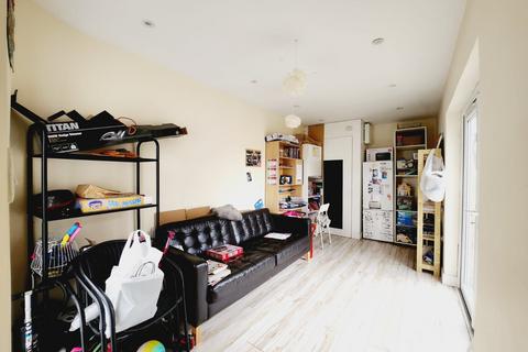 17 Windsor Avenue, Edgware, HA8 8SR