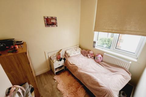 17 Windsor Avenue, Edgware, HA8 8SR
