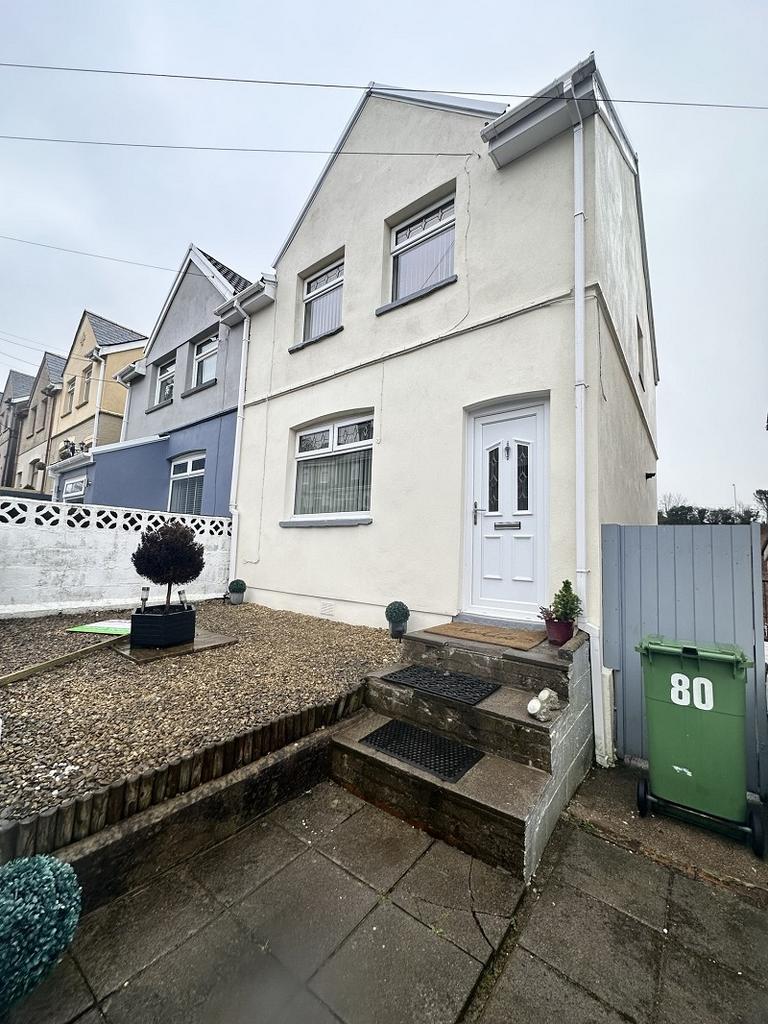Thomas Street, Gilfach Goch, Porth, Rhondda Cynon Taff. CF39 8TU 3 bed