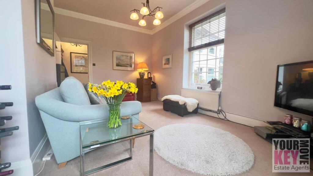 James Court, Dixwell Road, Folkestone, Kent CT20 2LG 2 bed apartment