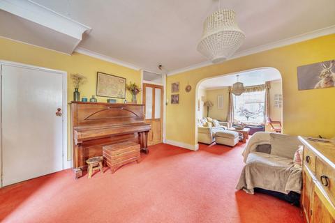 3 bedroom semi-detached house for sale - Liberty Hall Road, Addlestone, KT15