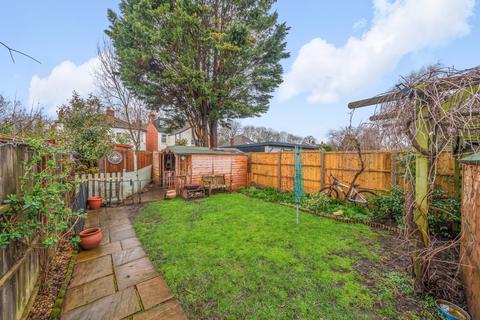 3 bedroom semi-detached house for sale - Liberty Hall Road, Addlestone, KT15
