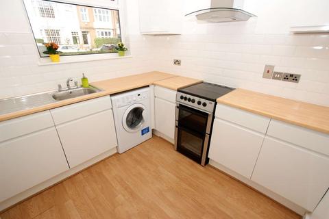 1 bedroom ground floor flat to rent, Harlee Court, Penge