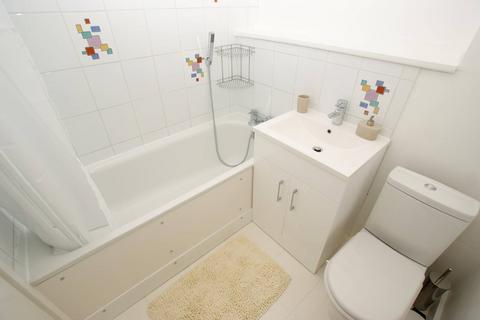 1 bedroom ground floor flat to rent, Harlee Court, Penge