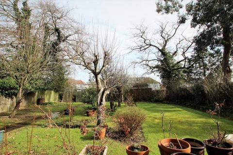 8 Regent Close, Harrow, HA3 0SF