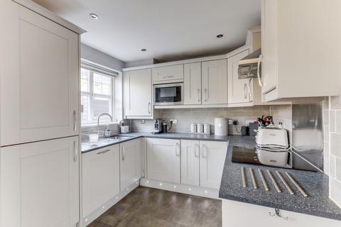 10 Belgrave Close, Rayleigh, SS6 9GD