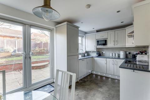 10 Belgrave Close, Rayleigh, SS6 9GD