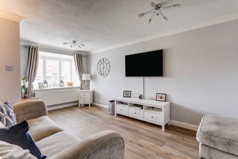10 Belgrave Close, Rayleigh, SS6 9GD