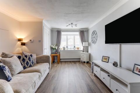 10 Belgrave Close, Rayleigh, SS6 9GD