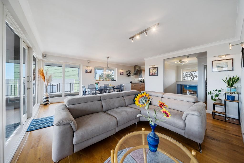 Ridgeway Gardens, Highgate N6 4 bed penthouse £5,000 pcm (£1,154 pw)