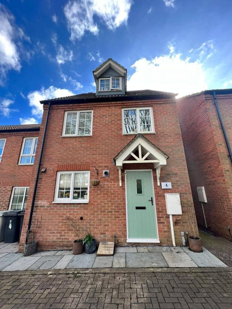 Hectors Way, Oakham, LE15 6JZ 3 bed semidetached house for sale £299,950