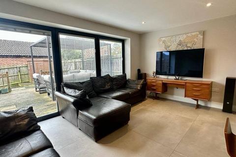 3 bedroom semi-detached house for sale - Hectors Way, Oakham, LE15 6JZ