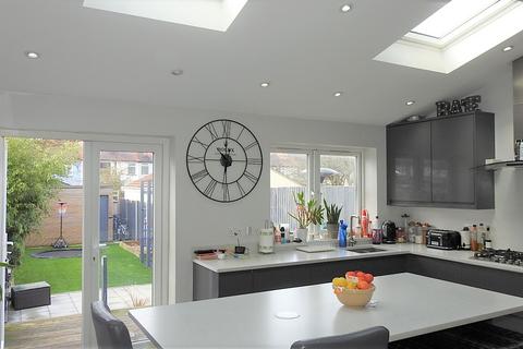 18 Braemar Road, Worcester Park, KT4 8SW