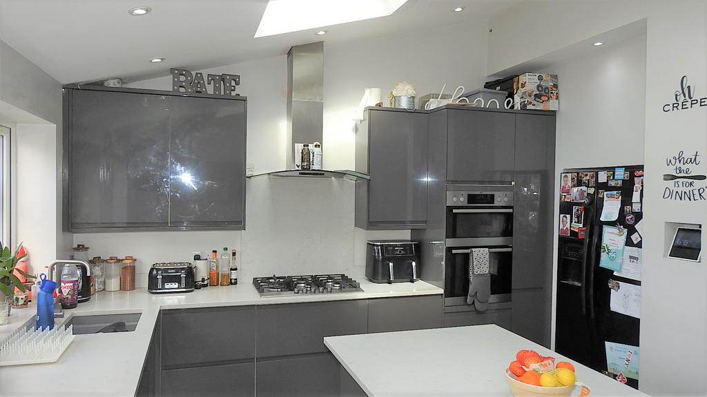 Braemar Road, Worcester Park KT4 3 bed terraced house £625,000