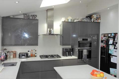 18 Braemar Road, Worcester Park, KT4 8SW