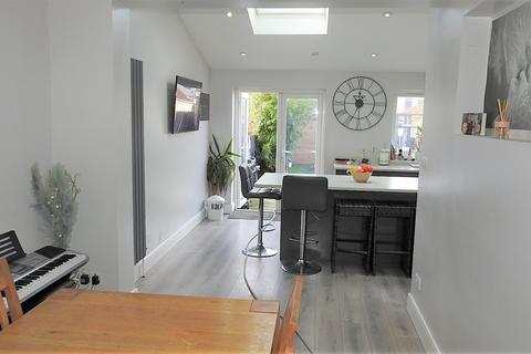 18 Braemar Road, Worcester Park, KT4 8SW