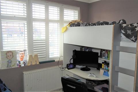 18 Braemar Road, Worcester Park, KT4 8SW