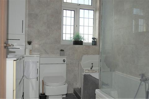 18 Braemar Road, Worcester Park, KT4 8SW