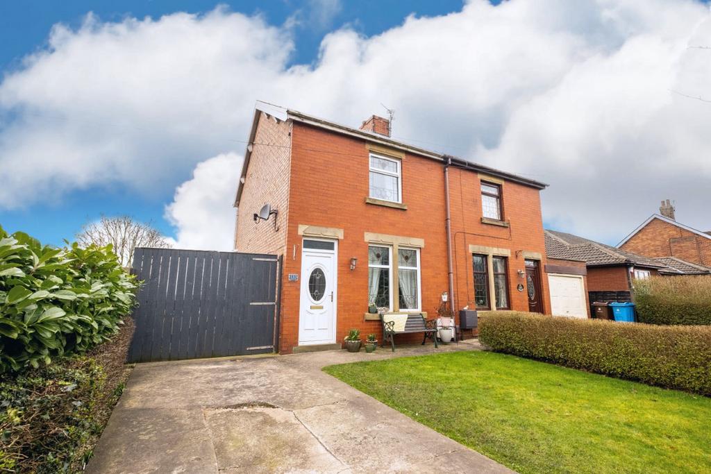 Kirkham Road, Freckleton, PR4 2 bed semidetached house for sale £245,000