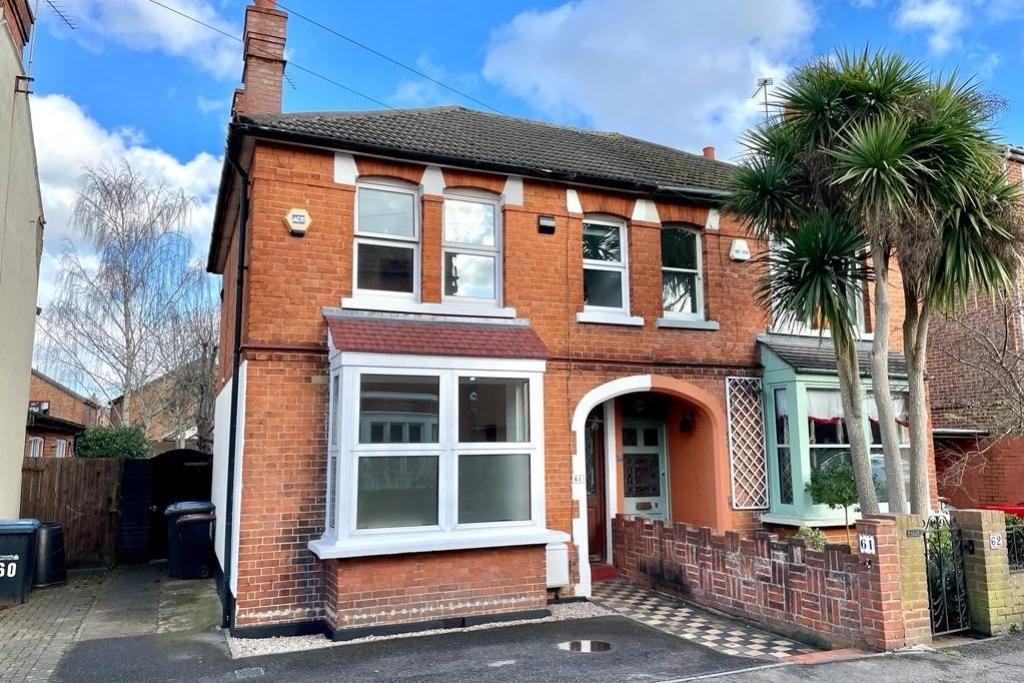 Denham Road, Egham, Surrey, TW20 3 bed semidetached house for sale £575,000