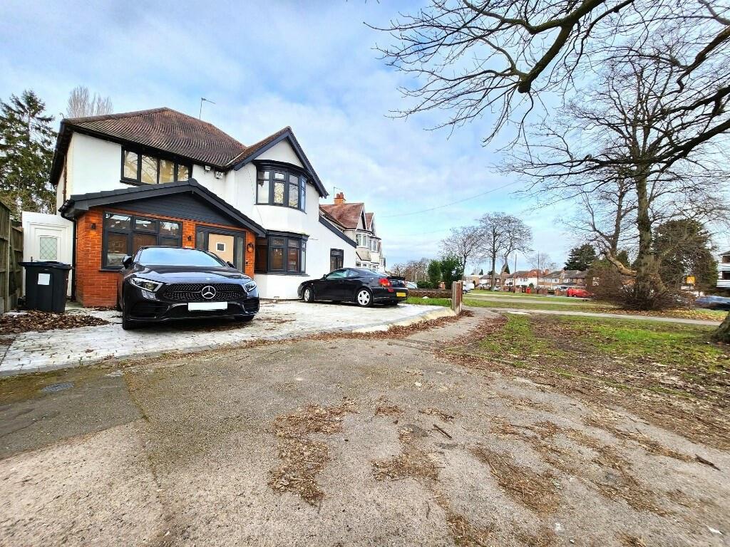 4 Bedroom Detached House Available To Let
