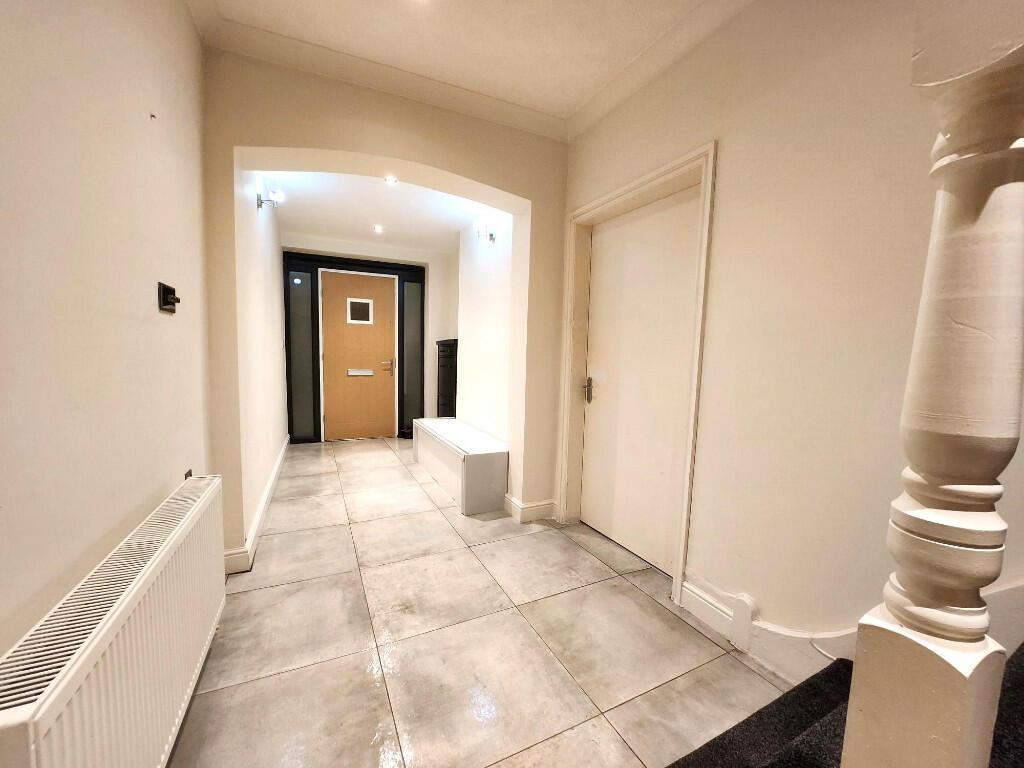 Belle Walk, Moseley, B13 4 bed detached house £1,750 pcm (£404 pw)