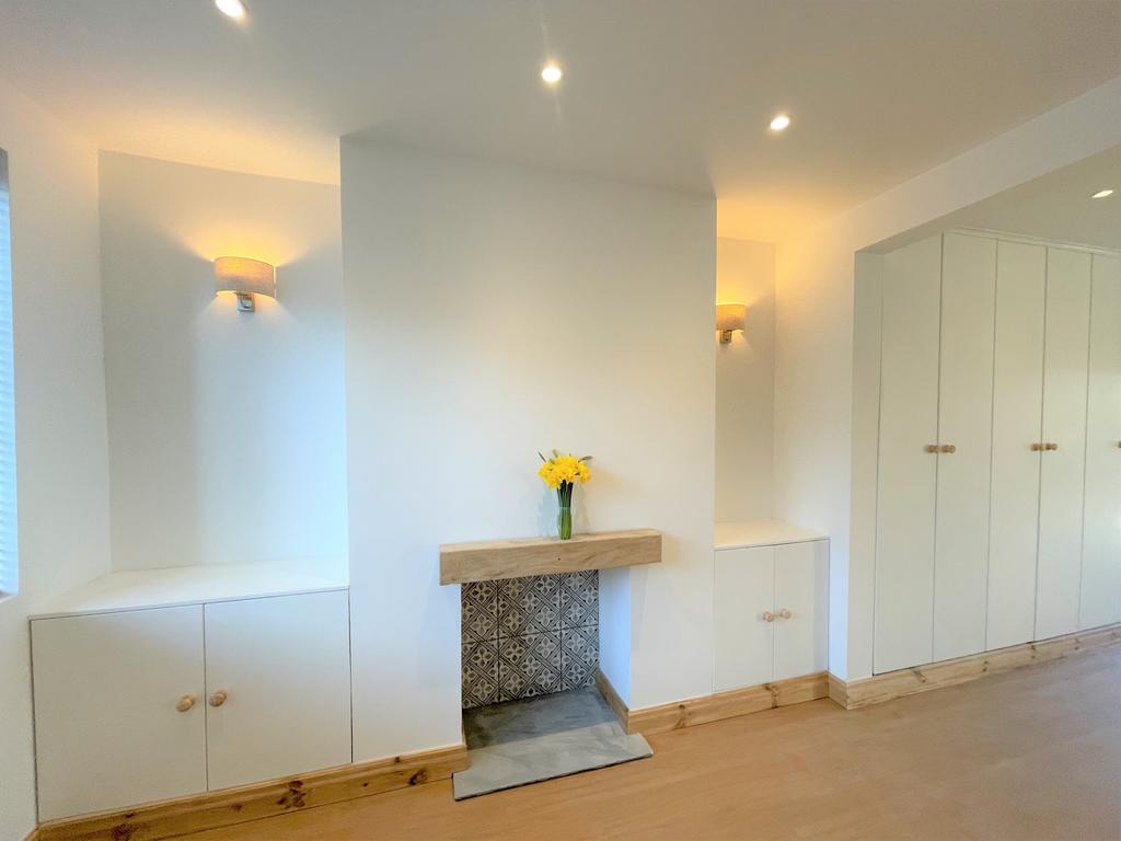 Hawkhurst Road, Penwortham, PR1 9QR 3 bed semidetached house £875