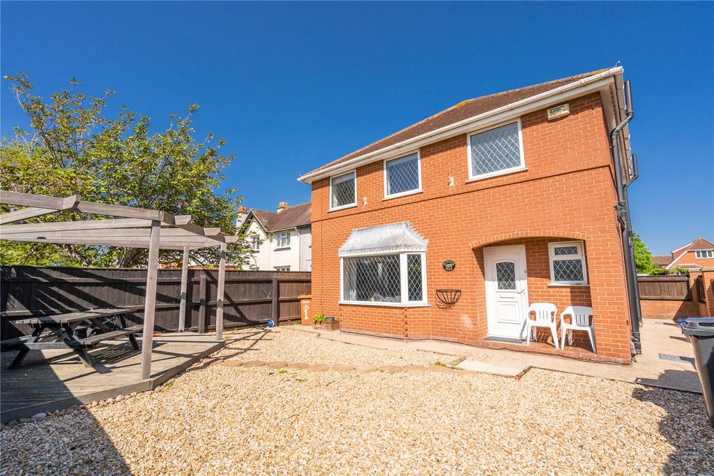 Trafalgar Park, New Waltham, Grimsby... 3 bed detached house £260,000