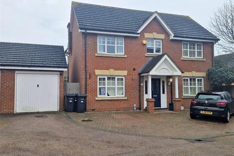 4 bedroom detached house to rent, Martham Close, Barkingside IG6 2GL