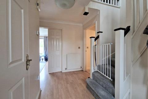 4 bedroom detached house to rent, Martham Close, Barkingside IG6 2GL