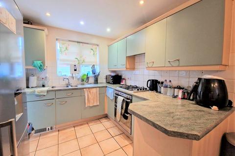 4 bedroom detached house to rent, Martham Close, Barkingside IG6 2GL