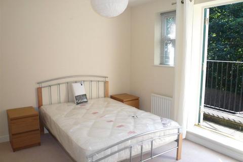 4 bedroom terraced house to rent, Schuster Road, Victoria Park, M14