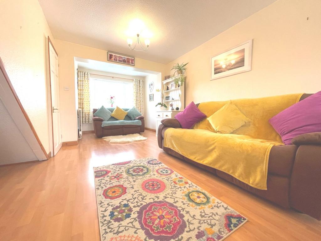 Golden Farm Road, Cirencester 3 bed terraced house for sale £315,000