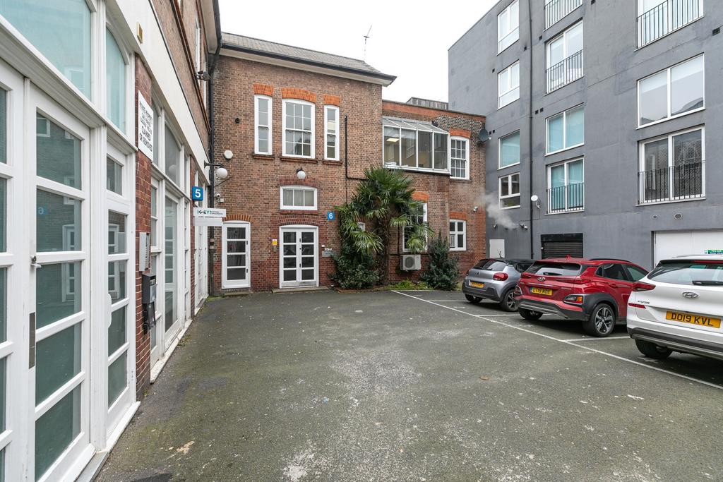 Drakes Courtyard, Kilburn High Road, Kilburn, NW6 Office to rent £2,467 pcm (£569 pw)