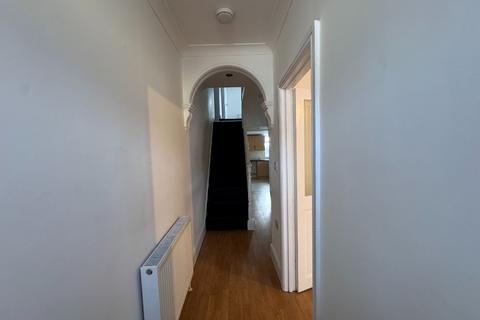 3 bedroom semi-detached house to rent, Kingswood Road, Gillingham