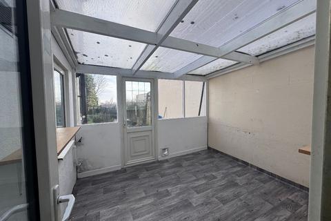 3 bedroom semi-detached house to rent, Kingswood Road, Gillingham