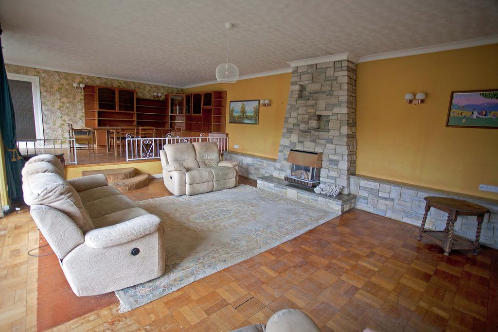 Corfe View Road, Corfe Mullen BH21 3 bed detached bungalow for sale £