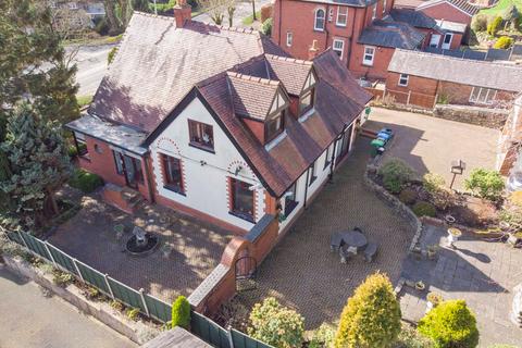 4 bedroom detached house for sale - Oldham Road, Grasscroft, Saddleworth, OL4