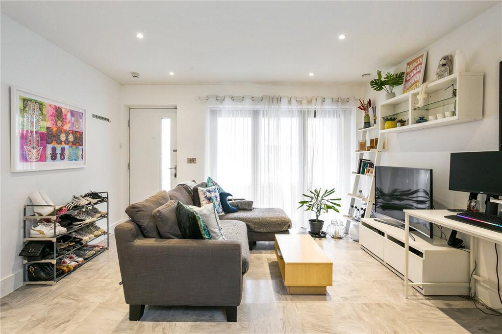 Whiston Road, London, E2 1 bed apartment £1,900 pcm (£438 pw)