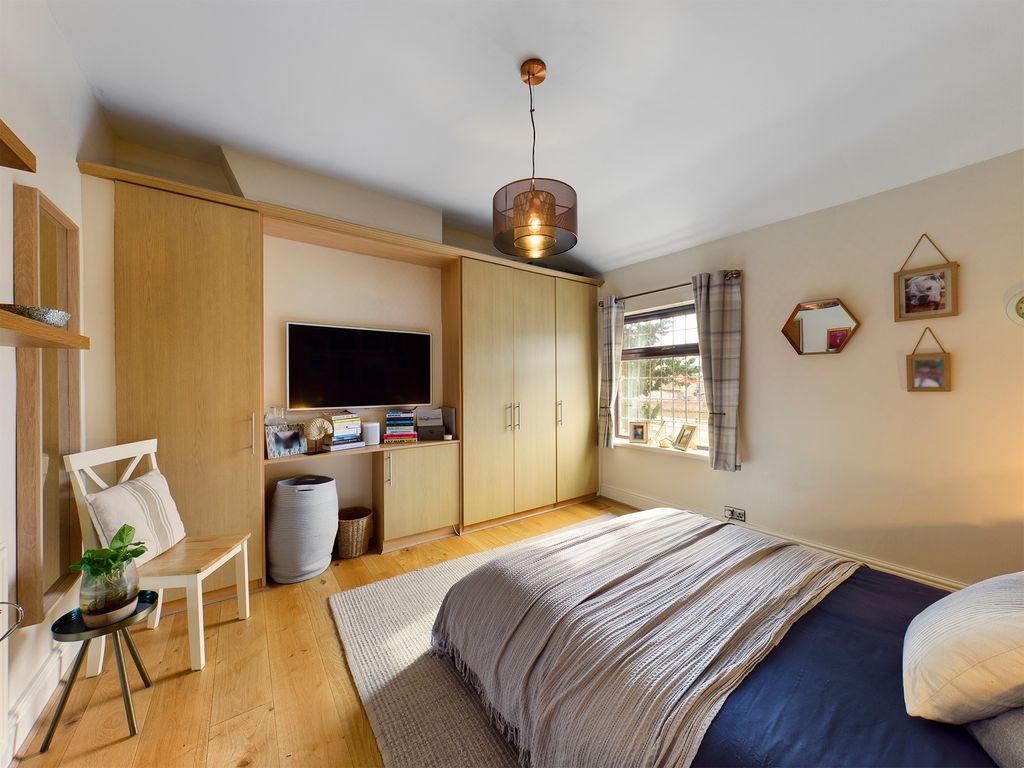 Bedroom 1 (Double)