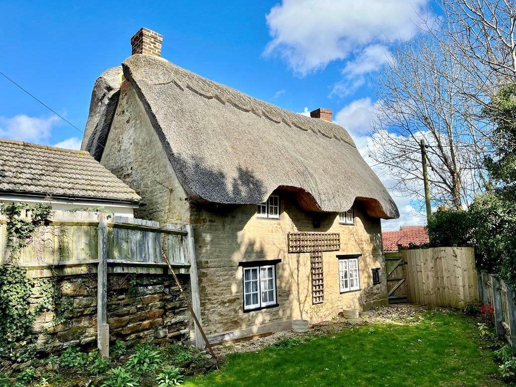 Squirrel Lane, Duston, Northampton... 2 bed cottage £200,000
