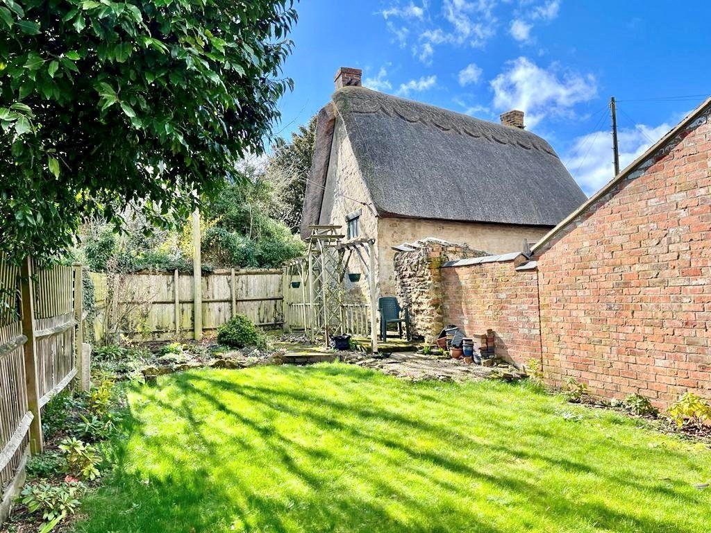 Squirrel Lane, Duston, Northampton... 2 bed cottage £200,000