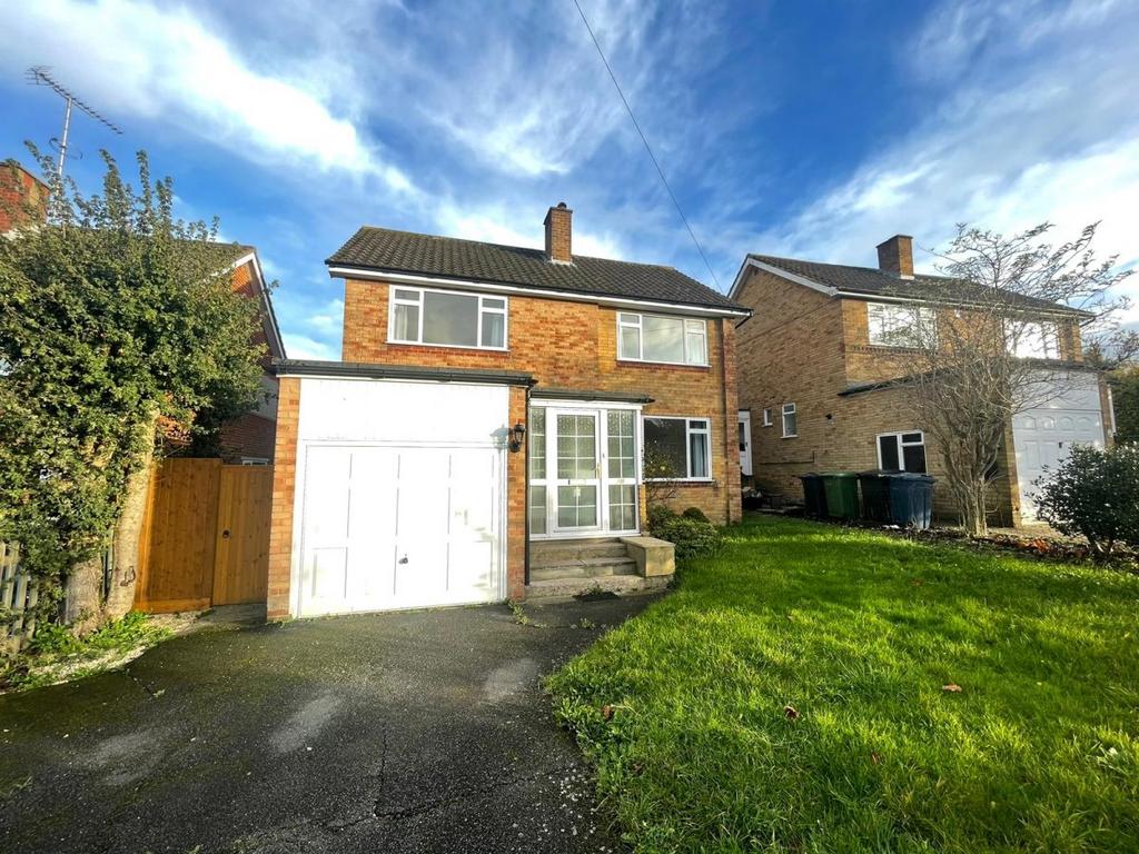 Carver Hill Road, 4 bed detached house £2,100 pcm (£485 pw)
