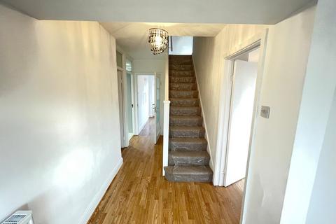 4 bedroom detached house to rent, Carver Hill Road,