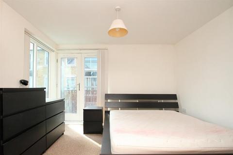 3 bedroom flat for sale, Bingley Court, Canterbury, CT1